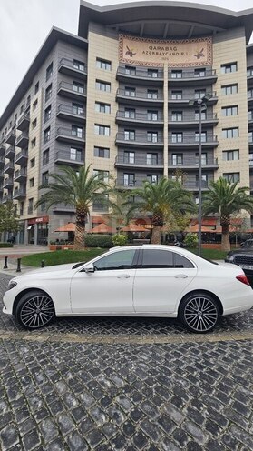 Mercedes E 220 d 2018, 218,011 km - 2.0 l - Bakı