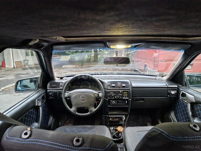 Opel Vectra 1995, 452,856 km - 2.0 l - Zaqatala