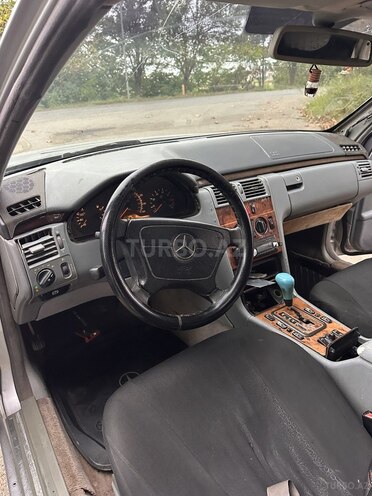 Mercedes E 240 1999, 455,000 km - 2.4 l - Masallı