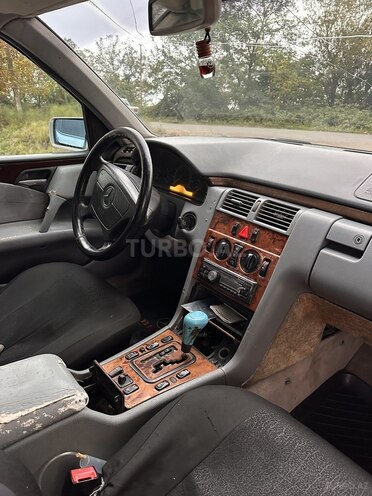 Mercedes E 240 1999, 455,000 km - 2.4 l - Masallı