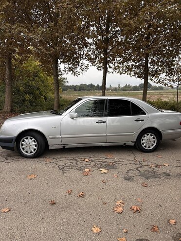 Mercedes E 240 1999, 455,000 km - 2.4 l - Masallı