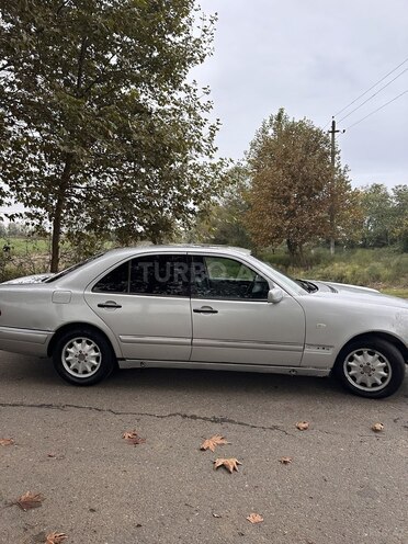 Mercedes E 240 1999, 455,000 km - 2.4 l - Masallı