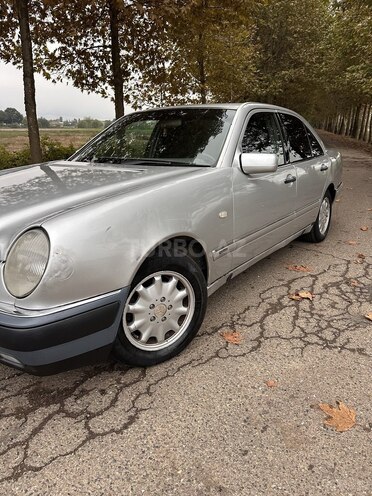 Mercedes E 240 1999, 455,000 km - 2.4 l - Masallı