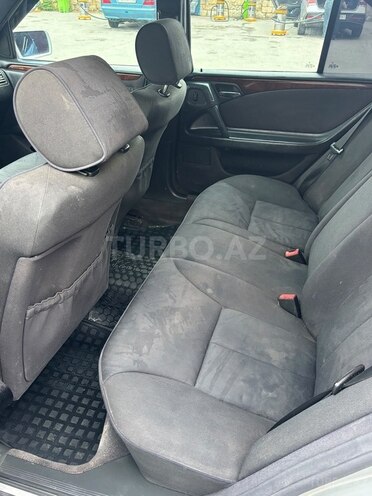 Mercedes E 240 1998, 319,479 km - 2.4 l - Bakı