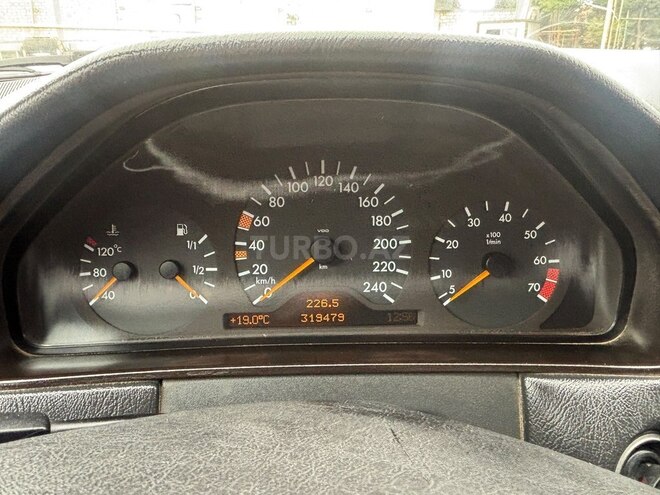 Mercedes E 240 1998, 319,479 km - 2.4 l - Bakı