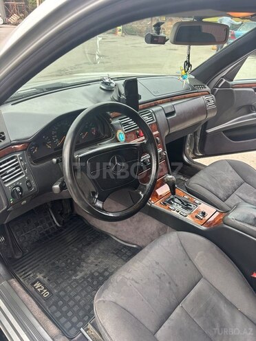 Mercedes E 240 1998, 319,479 km - 2.4 l - Bakı