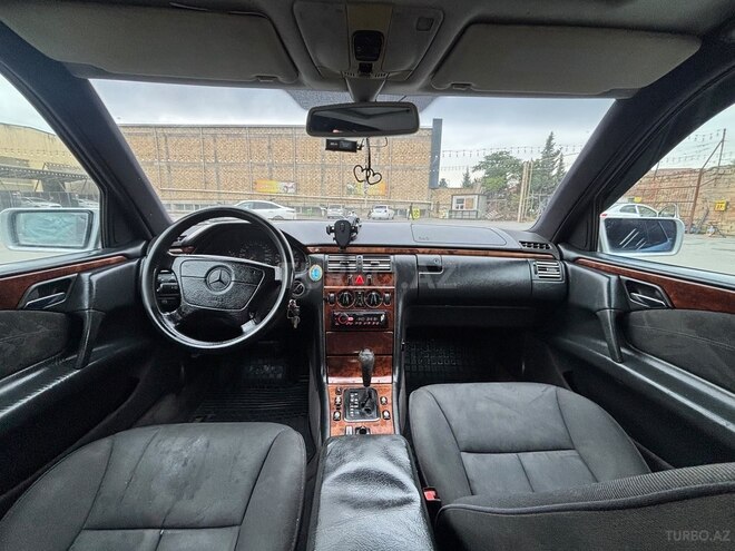 Mercedes E 240 1998, 319,479 km - 2.4 l - Bakı