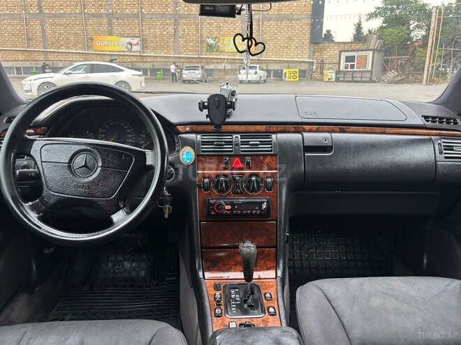 Mercedes E 240 1998, 319,479 km - 2.4 l - Bakı