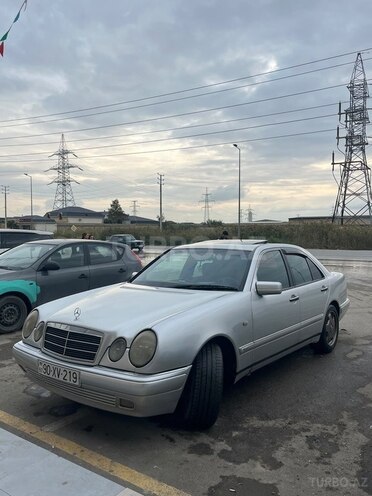Mercedes E 240 1998, 319,479 km - 2.4 l - Bakı