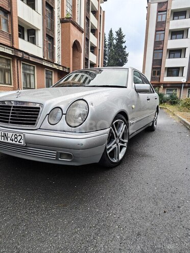Mercedes E 280 1999, 300,200 km - 2.8 l - Zaqatala