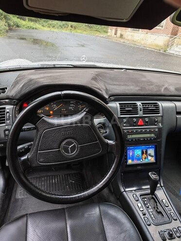 Mercedes E 280 1999, 300,200 km - 2.8 l - Zaqatala