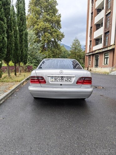 Mercedes E 280 1999, 300,200 km - 2.8 l - Zaqatala