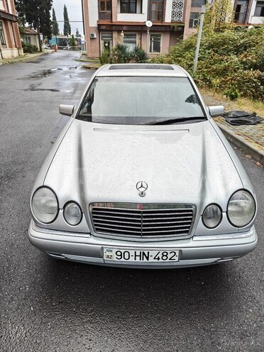 Mercedes E 280 1999, 300,200 km - 2.8 l - Zaqatala