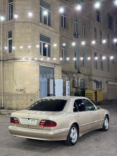 Mercedes E 220 2000, 310,000 km - 2.2 l - Bakı