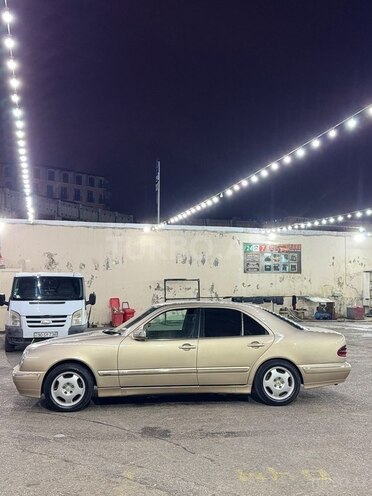 Mercedes E 220 2000, 310,000 km - 2.2 l - Bakı