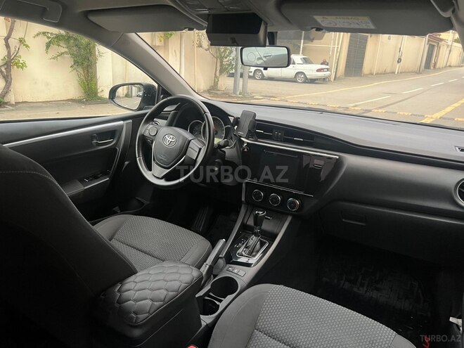 Toyota Corolla 2017, 160,179 km - 1.6 л - Bakı