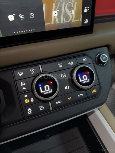 Land Rover Defender 2024, 18,000 km - 3.0 l - Bakı