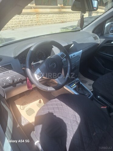 Opel Astra 2010, 173,000 km - 1.4 л - Mingəçevir