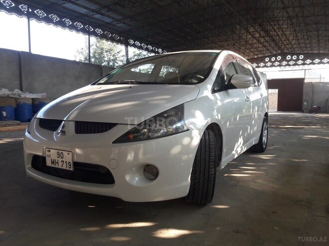 Mitsubishi Grandis 2003, 264,000 km - 2.4 l - Bakı