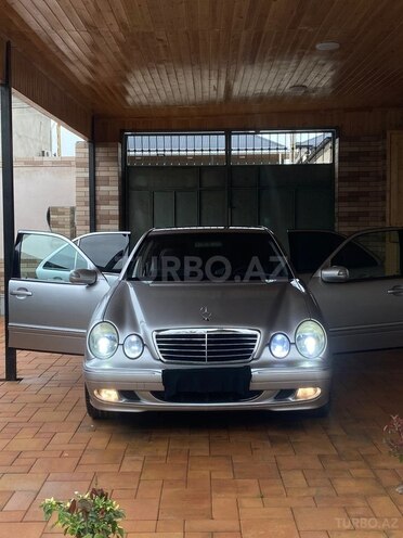Mercedes E 240 2001, 258,000 km - 2.4 л - Xırdalan