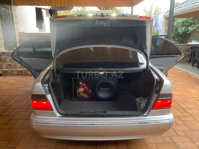 Mercedes E 240 2001, 258,000 km - 2.4 л - Xırdalan