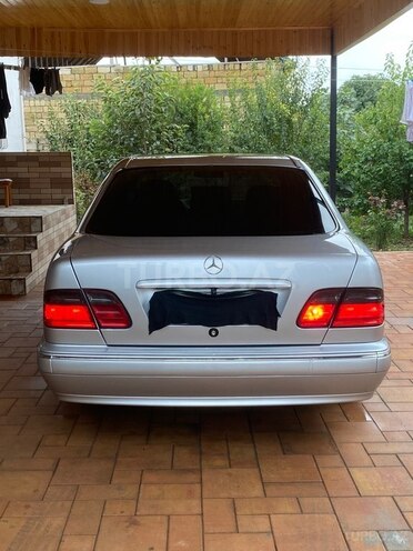 Mercedes E 240 2001, 258,000 km - 2.4 л - Xırdalan