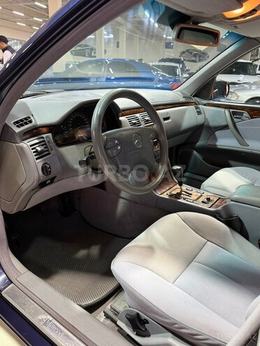 Mercedes E 270 1999, 315,000 km - 2.7 l - Sumqayıt