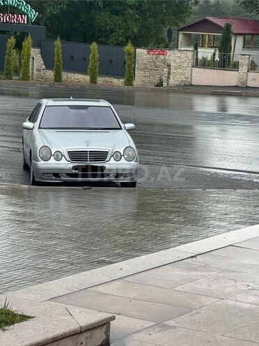 Mercedes E 220 2000, 450,623 km - 2.2 l - Ağstafa