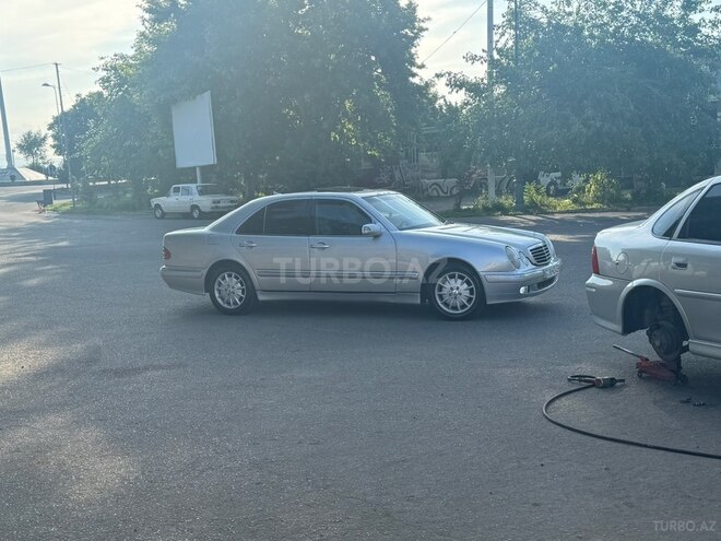 Mercedes E 220 2000, 450,623 km - 2.2 l - Ağstafa