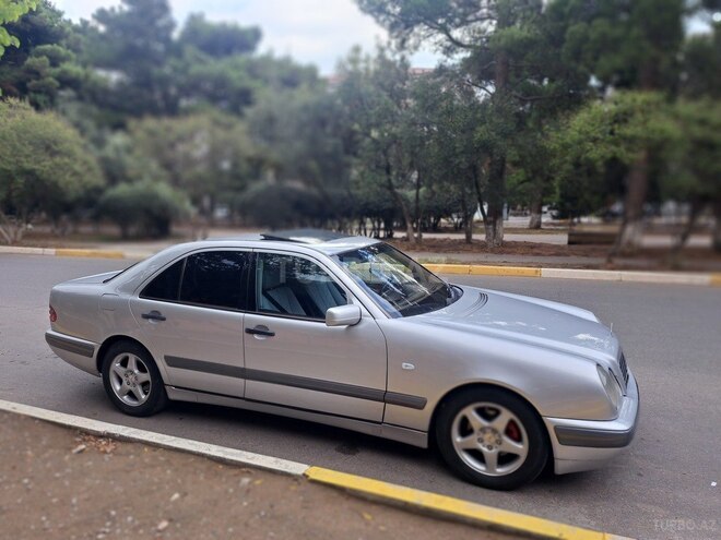 Mercedes E 220 1999, 356,000 km - 2.2 l - Sumqayıt