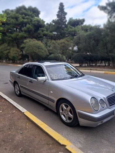 Mercedes E 220 1999, 356,000 km - 2.2 l - Sumqayıt