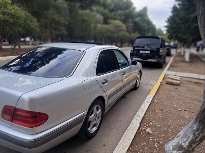 Mercedes E 220 1999, 356,000 km - 2.2 l - Sumqayıt