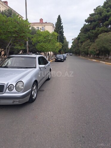 Mercedes E 220 1999, 356,000 km - 2.2 l - Sumqayıt