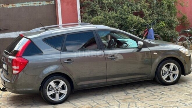 Kia  2010, 284,000 km - 1.6 l - Bakı