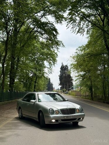 Mercedes E 220 2001, 402,000 km - 2.2 л - Astara
