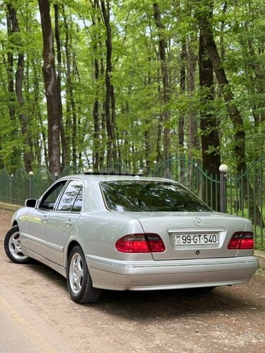 Mercedes E 220 2001, 402,000 km - 2.2 л - Astara