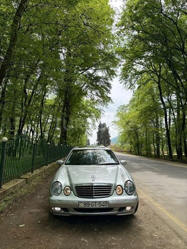 Mercedes E 220 2001, 402,000 km - 2.2 л - Astara