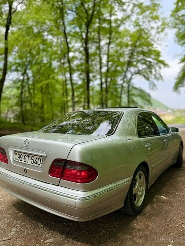 Mercedes E 220 2001, 402,000 km - 2.2 л - Astara
