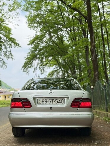 Mercedes E 220 2001, 402,000 km - 2.2 л - Astara
