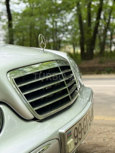 Mercedes E 220 2001, 402,000 km - 2.2 л - Astara