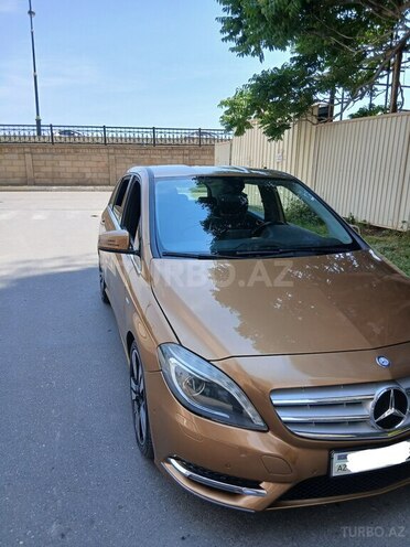 Mercedes B 180 2012, 102,000 km - 1.6 l - Bakı