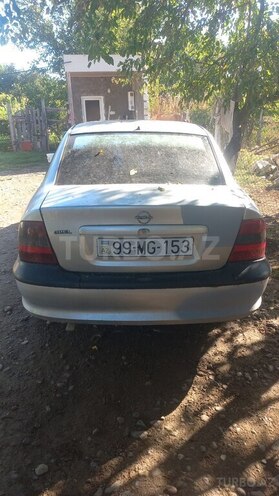 Opel Vectra 1996, 300,000 km - 1.6 л - Qazax
