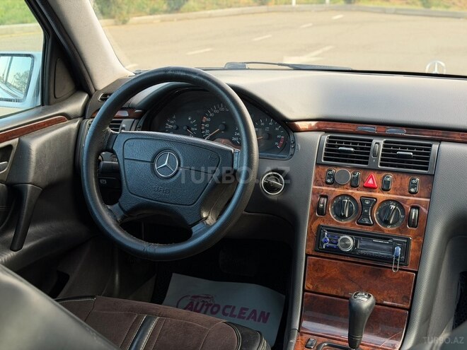 Mercedes E 240 1999, 248,560 km - 2.4 л - Gəncə