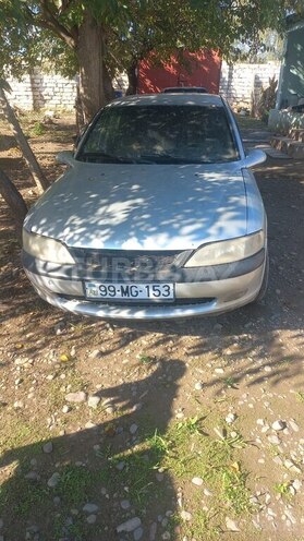 Opel Vectra 1996, 300,000 km - 1.6 л - Qazax