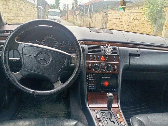 Mercedes E 240 1997, 360,000 km - 2.4 л - Xudat