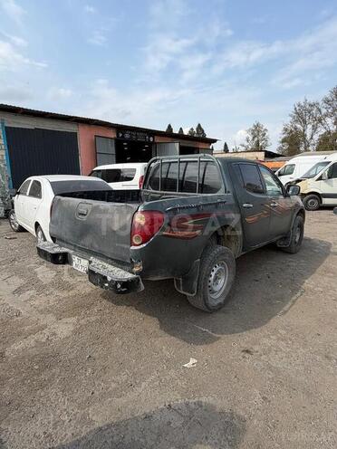 Mitsubishi L200 2008, 280,000 km - 2.5 l - Bakı