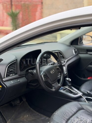 Hyundai Avante 2016, 250,000 km - 1.6 l - Bakı