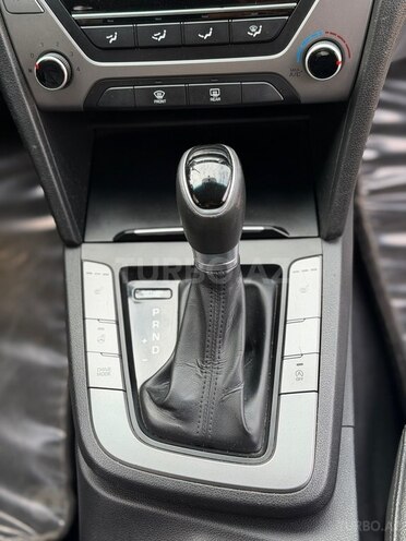 Hyundai Avante 2016, 250,000 km - 1.6 l - Bakı