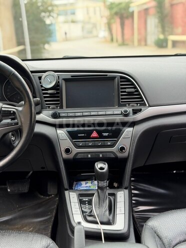 Hyundai Avante 2016, 250,000 km - 1.6 l - Bakı