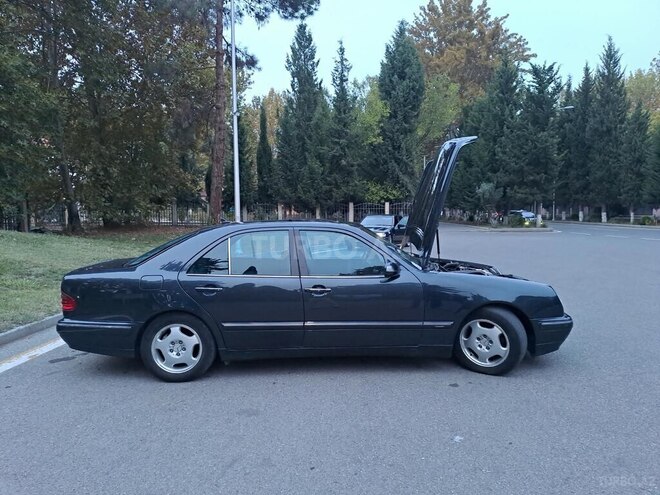 Mercedes E 240 2000, 258,251 km - 2.4 l - Mingəçevir